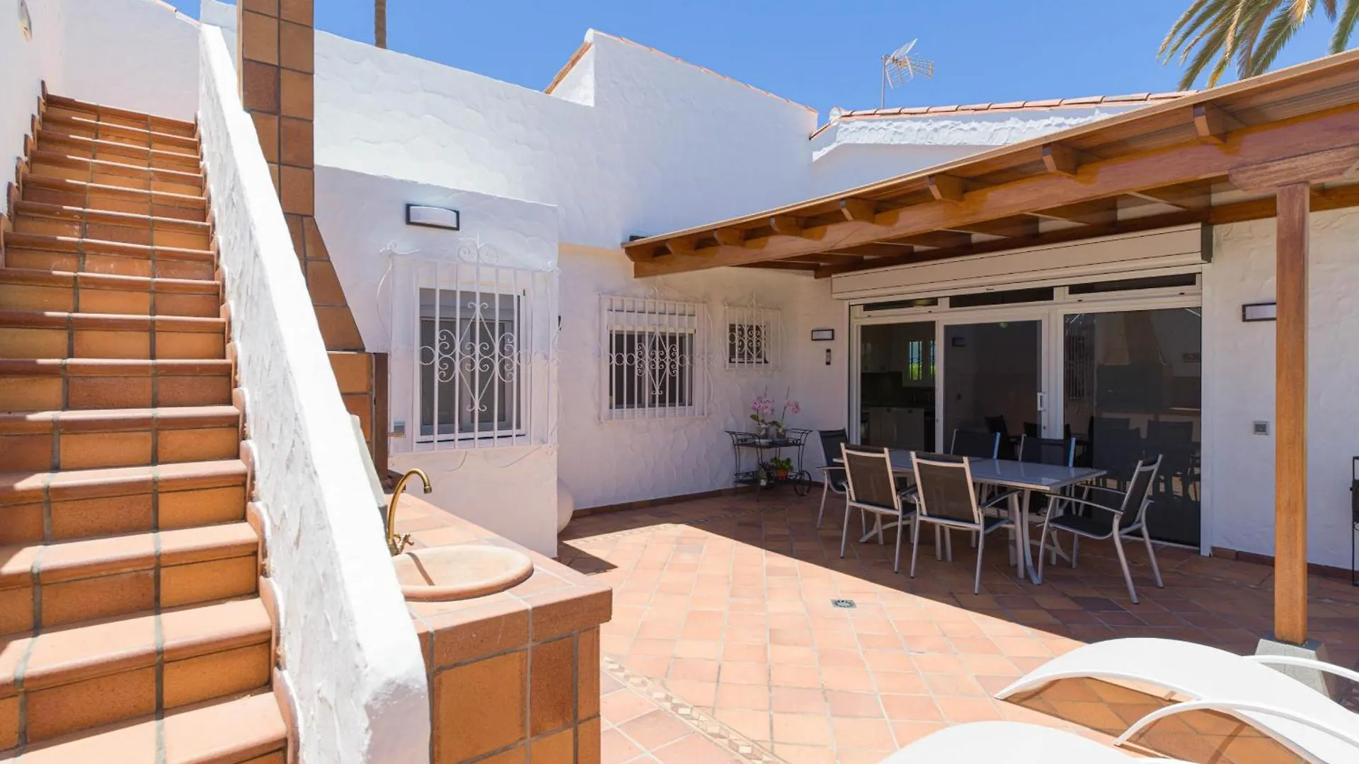 Farovela Suites Pasito Blanco